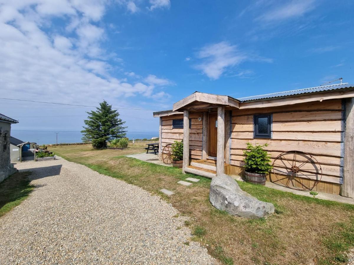 Byre Cottages & Log Cabin Кардиган Экстерьер фото